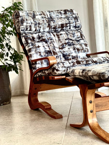 Scandinavian Style Lounge Chair & Ottoman