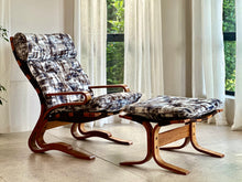 Load image into Gallery viewer, Scandinavian Style Lounge Chair &amp; Ottoman

