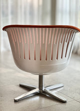 Load image into Gallery viewer, Steelcase i2i Swivel Collaborative Chair | Ergonomic Dual Swivel Chair
