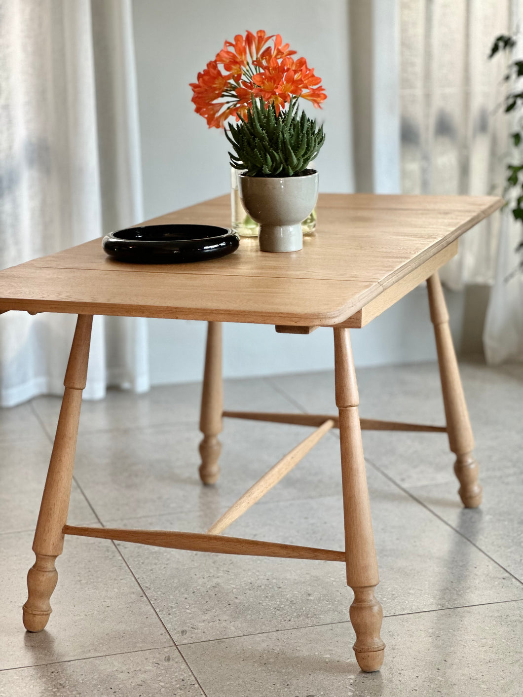 Vintage Drop-Side Dining Table