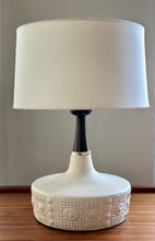 Load image into Gallery viewer, Vintage Table Lamp
