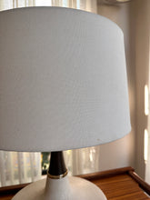 Load image into Gallery viewer, Vintage Table Lamp
