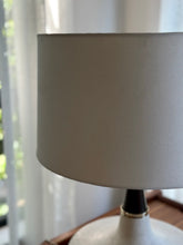 Load image into Gallery viewer, Vintage Table Lamp
