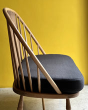 Load image into Gallery viewer, Spindle-Back Two Seater Settee
