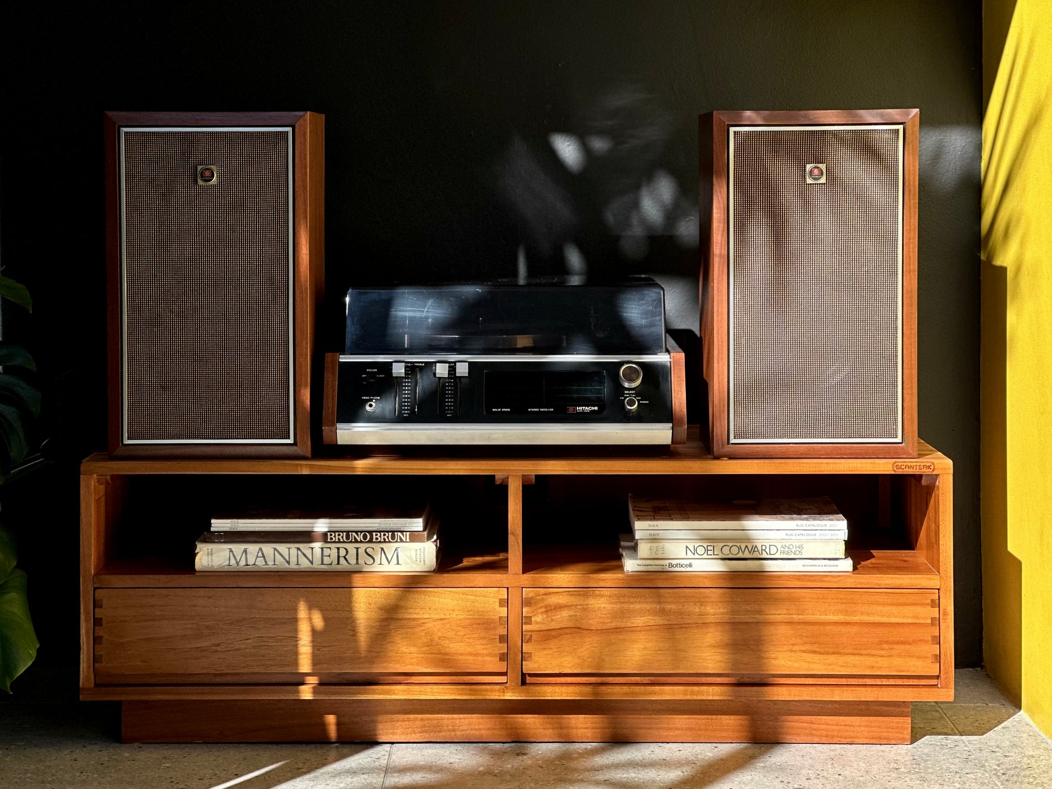 ソリッドステートステレオカセット HITACHI Hitachi RE-TREND – 305 DPK | System Sound Stereo ラジオ・コンポ
