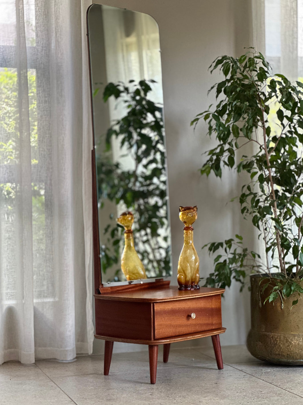 Retro Cheval Dresser