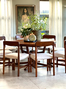 Artecasa Extendable Dining Table & 8 Chairs