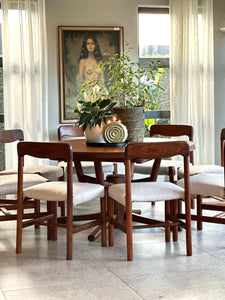 Artecasa Extendable Dining Table & 8 Chairs