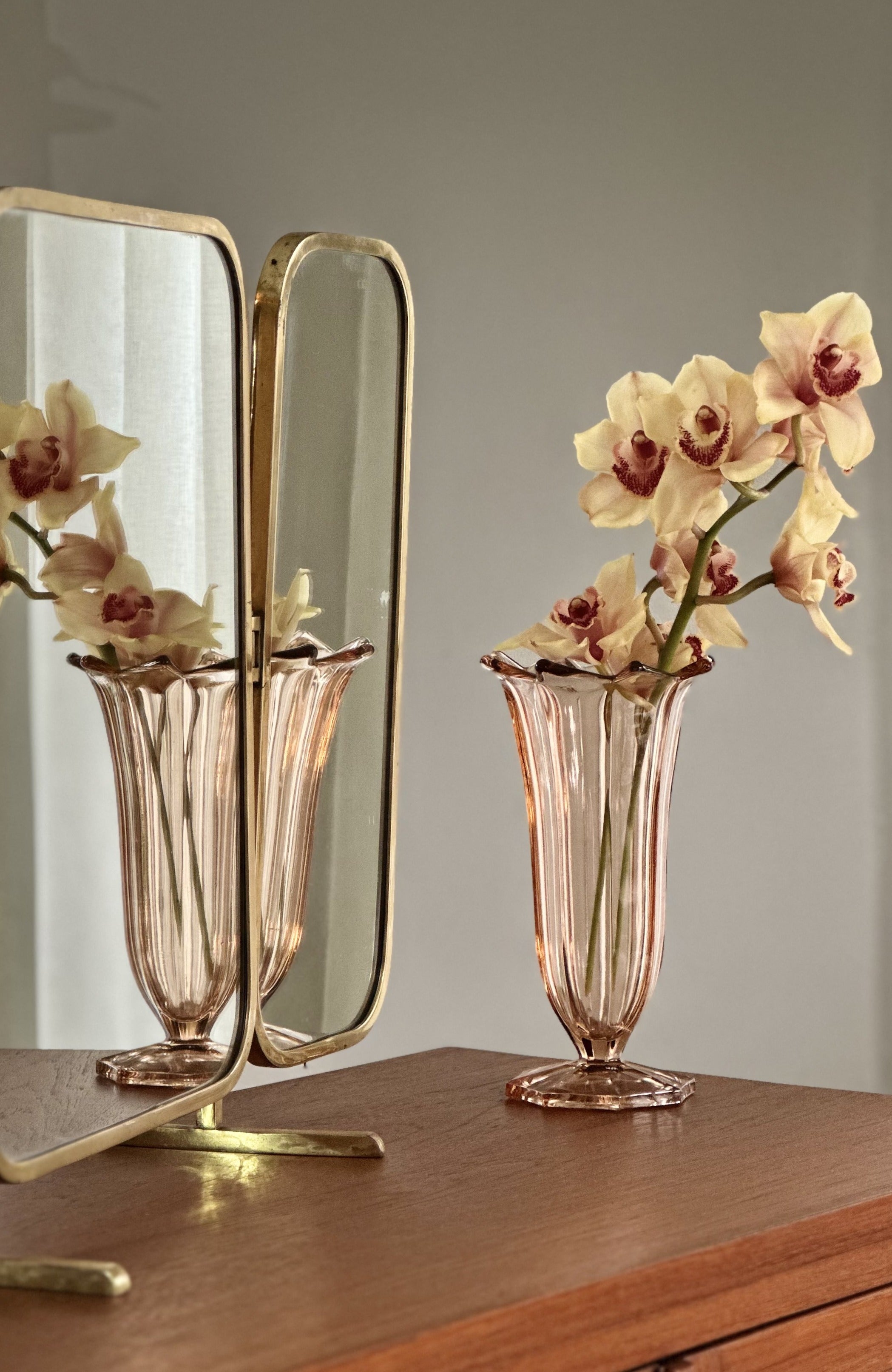 Stylish Dusty Pink Art Deco Style Glass Vase – RE-TREND