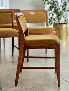 Round Dining Table with Six Matching Chairs