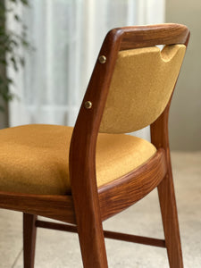 Round Dining Table with Six Matching Chairs