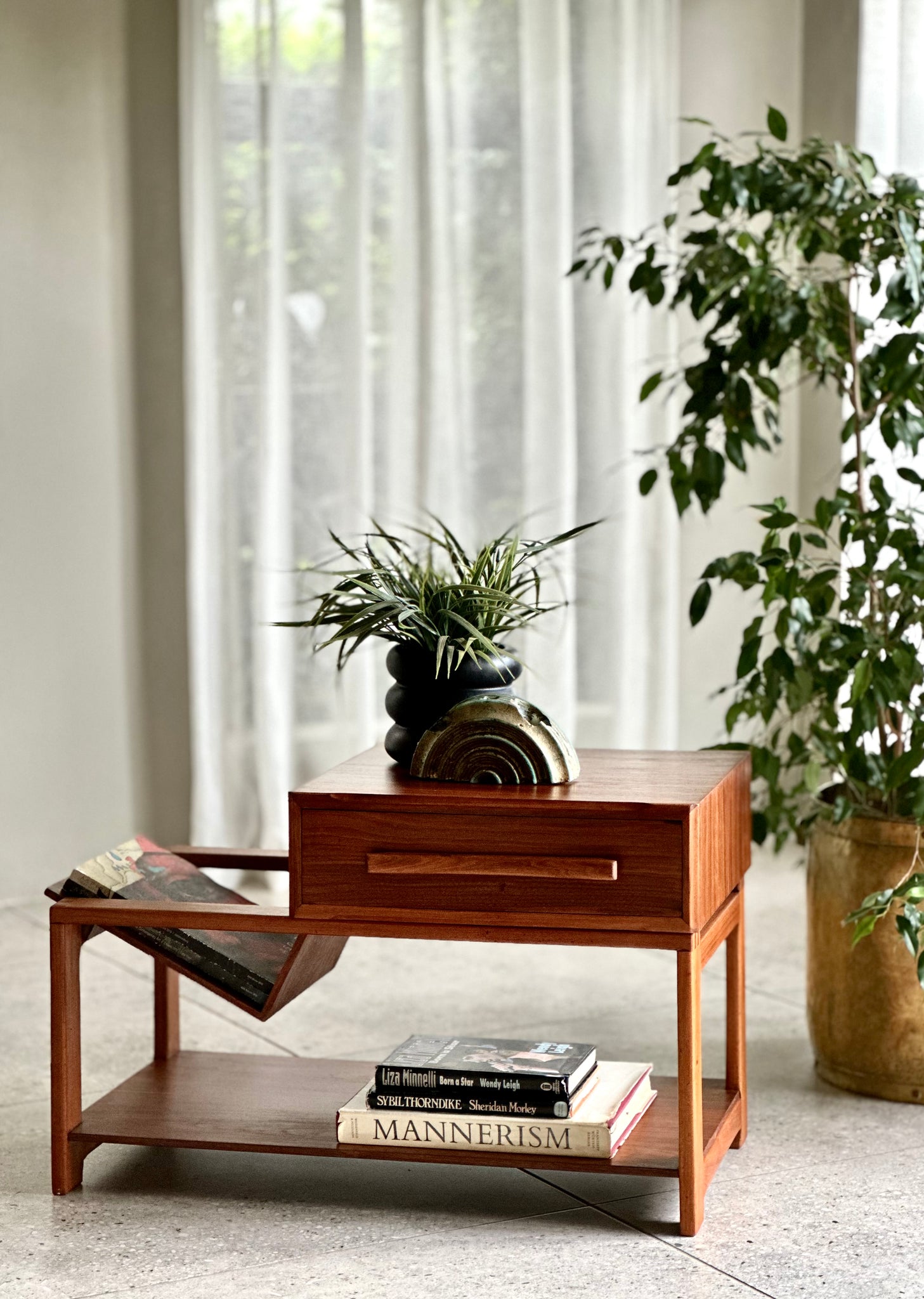 Pair of Pedestals with a Integrated Magazine Holder | By Torrente