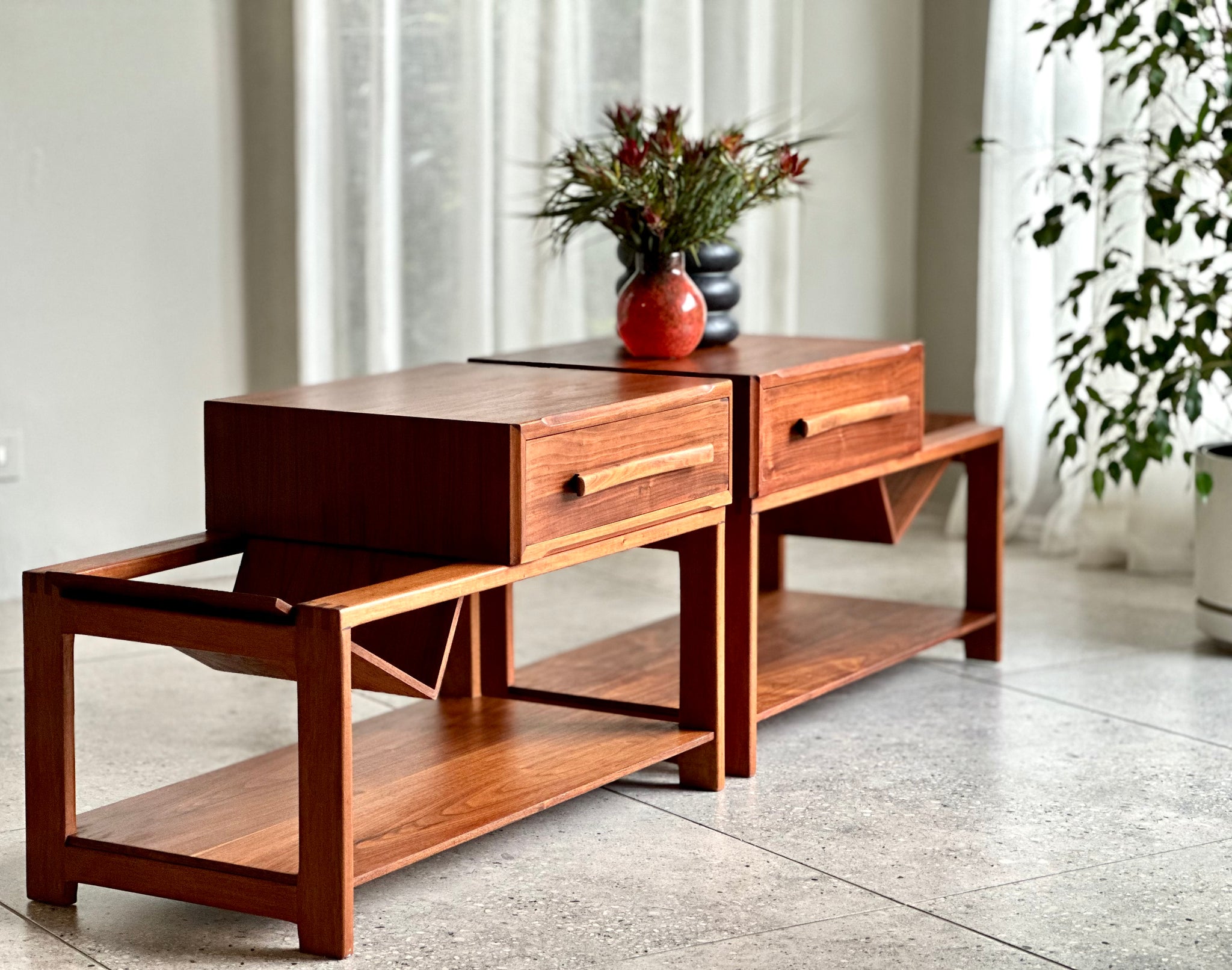 Pair of Pedestals with a Integrated Magazine Holder | By Torrente