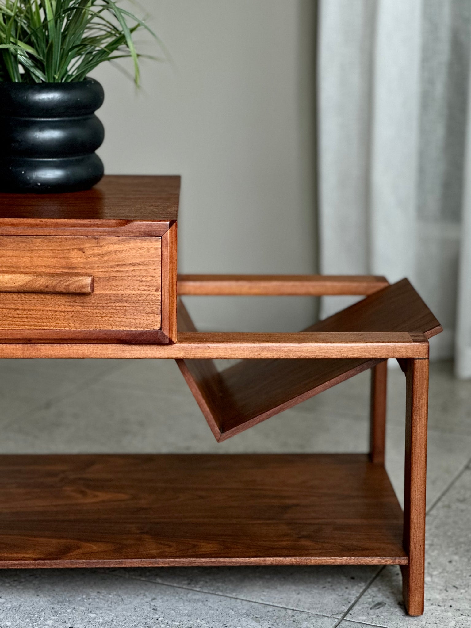 Pair of Pedestals with a Integrated Magazine Holder | By Torrente