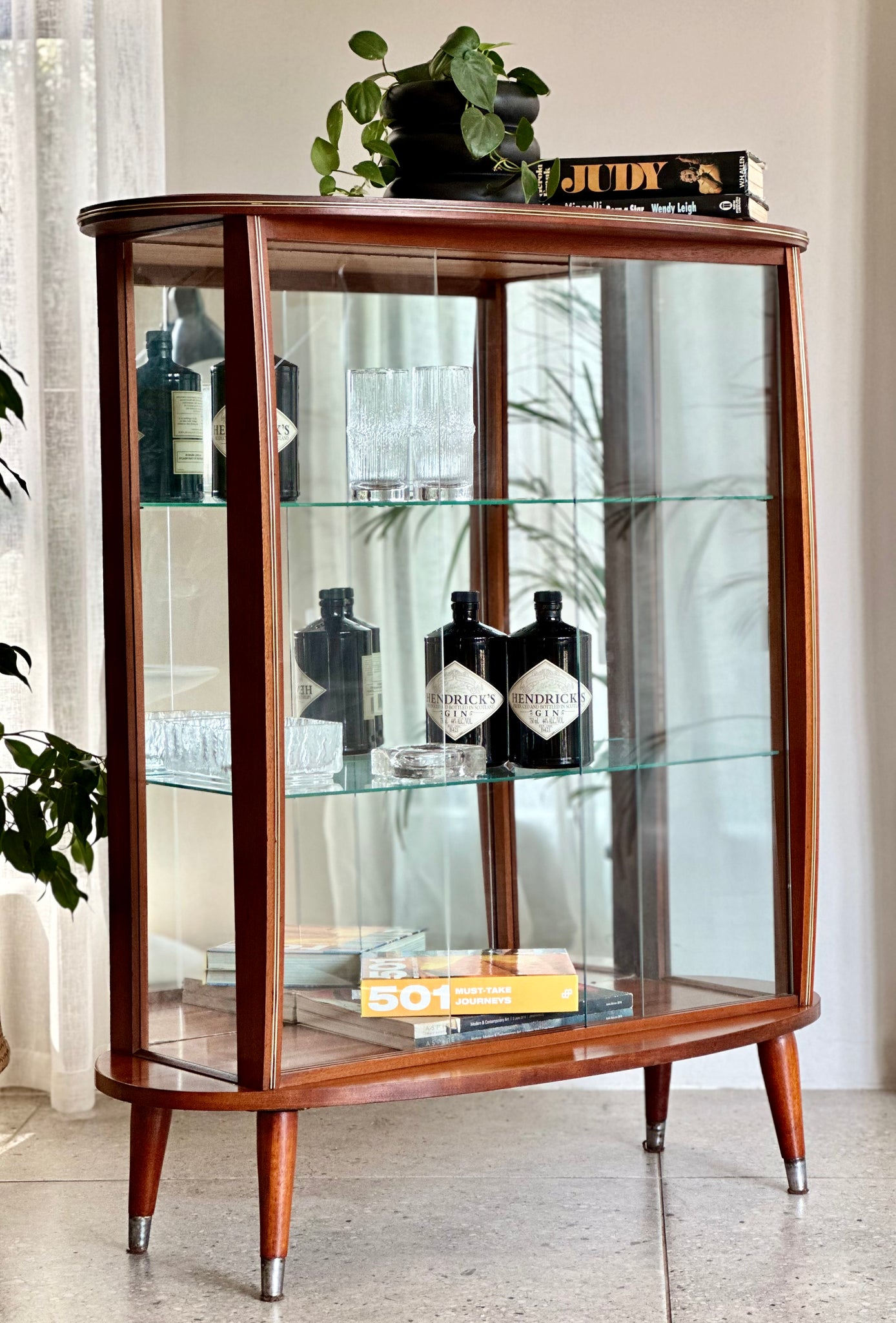 Retro Display Cabinet – RE-TREND