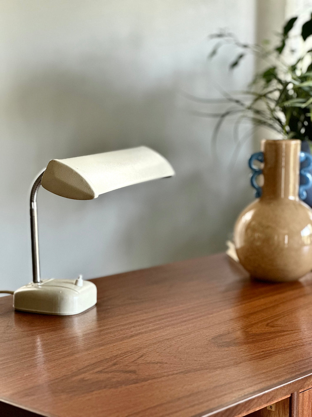 Retro Cream Desk Lamp