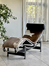Load image into Gallery viewer, LC4 | Le Corbusier Chaise Longue in Bovine Leather |
After the 1928 original by Le Corbusier, Pierre Jeanneret &amp; Charlotte Perriand
