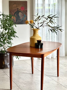 Mid-Century Meredew Extendable Dining Table