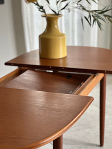 Mid-Century Meredew Extendable Dining Table