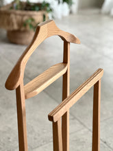 Load image into Gallery viewer, Solid Oak Dumb Valet

