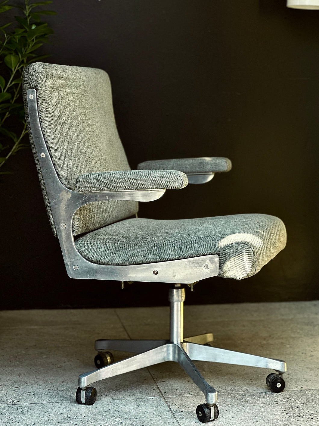 Cast Aluminium Rolling Office Chairs