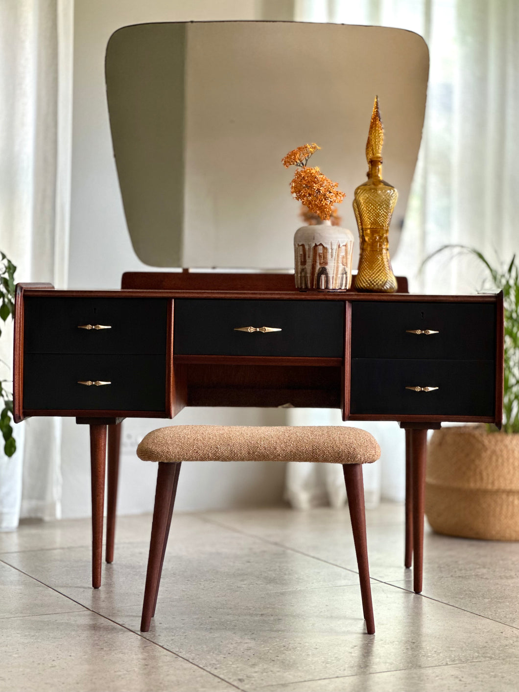 Aristocraft Mahogany Dresser With Mirror