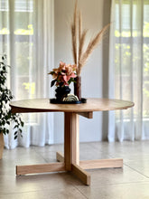 Load image into Gallery viewer, Oak Six Seater Dining Set
