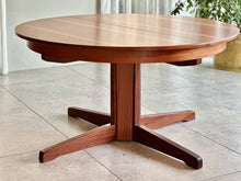 Load image into Gallery viewer, DS Vorster Round Extendable Table &amp; Six Matching Chairs
