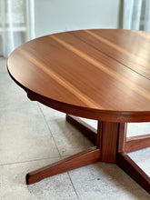 Load image into Gallery viewer, DS Vorster Round Extendable Table &amp; Six Matching Chairs

