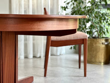 Load image into Gallery viewer, DS Vorster Round Extendable Table &amp; Six Matching Chairs
