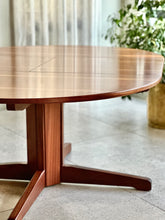 Load image into Gallery viewer, DS Vorster Round Extendable Table &amp; Six Matching Chairs
