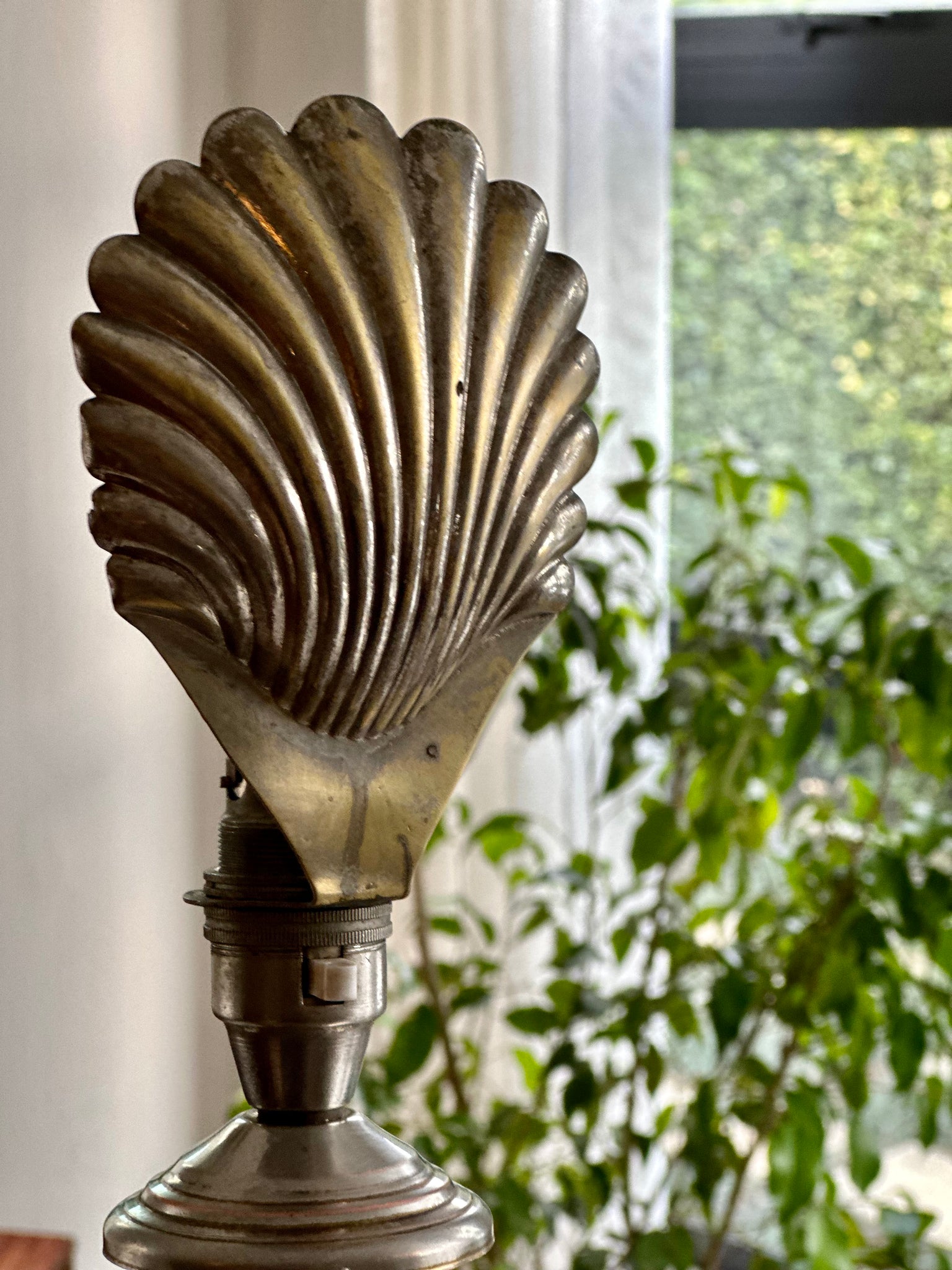 Clam Shell Table Light Art Deco