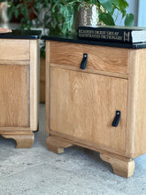 Load image into Gallery viewer, Pair of Oak Bedside Cabinets
