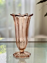 Load image into Gallery viewer, Stylish Dusty Pink Art Deco Style Glass Vase
