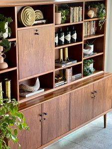 Versatile Mid-Century Cabinet / Wall Unit / Drinks Cabinet