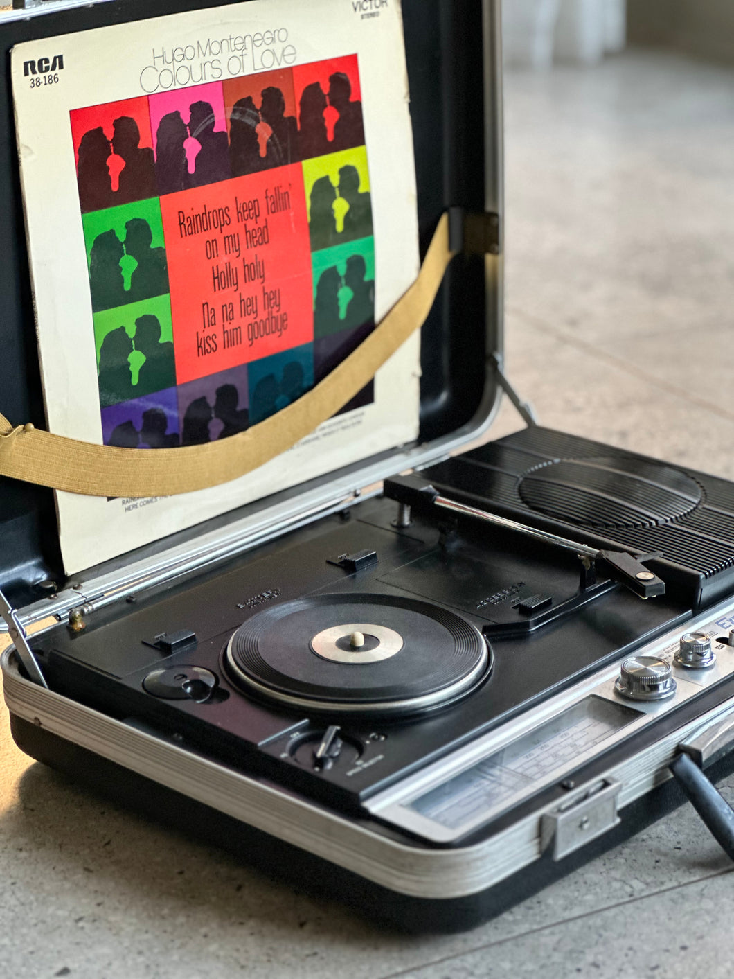 Retro Silver Series “Briefcase” Record Player and Radio