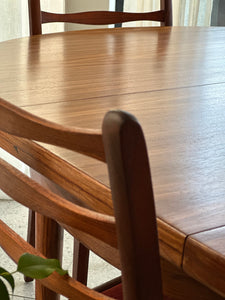 Mid-Century Round Extendable Dining Table