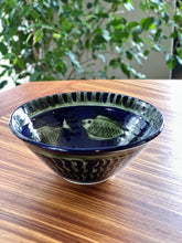 Load image into Gallery viewer, Studio Pottery Bowl - Fish Design

