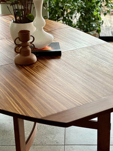 Exquisite Kallenbach Extendable Table & Eight Dining Chairs