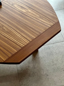 Exquisite Kallenbach Extendable Table & Eight Dining Chairs