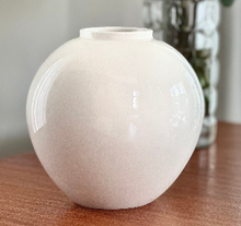 Load image into Gallery viewer, Bauhaus White Porcelain Vase by Trude Petri for KPM Berlin, 1930s

