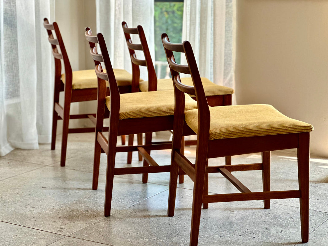 Set of 4 Ladderback Dining Chairs