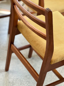 Set of 4 Ladderback Dining Chairs