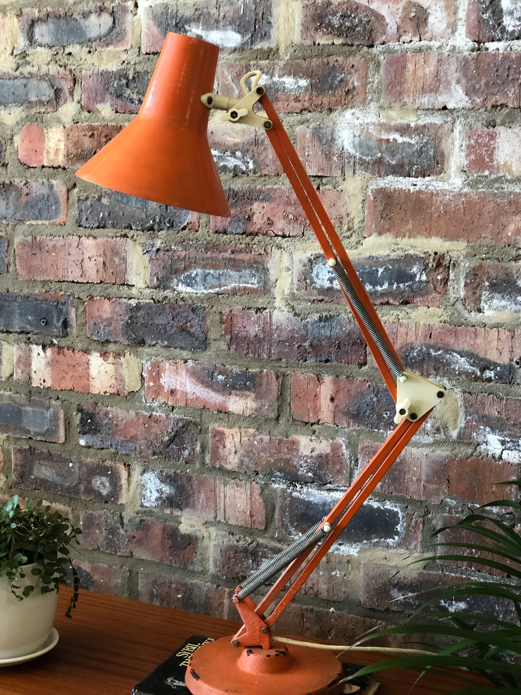 Angle-poise style retro table lamp