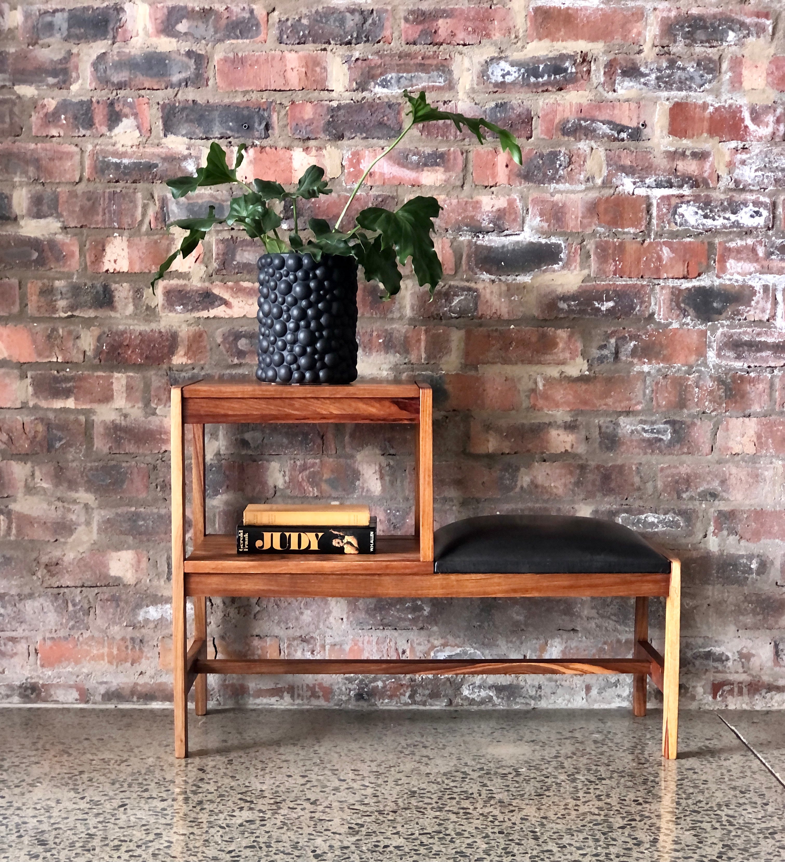 Retro Kiaat telephone table – RE-TREND