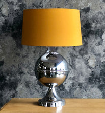 Load image into Gallery viewer, Retro table lamp
