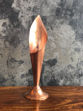 Load image into Gallery viewer, Vintage bud vase
