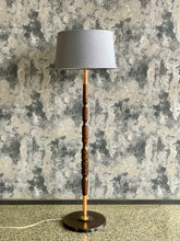 Load image into Gallery viewer, Vintage Floor Lamp
