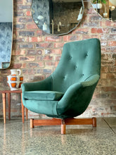 Load image into Gallery viewer, Grafton Everest Swivel Chair
