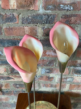 Load image into Gallery viewer, Vintage Arum Lilly Table Lamp
